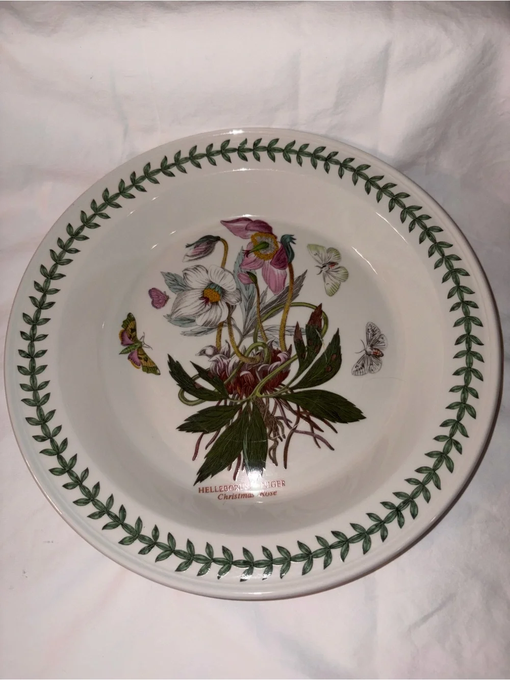 Like new Portmeirion Botanic Garden Pie Plate Christmas Rose